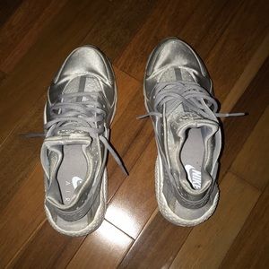 Woman’s Nike huaraches